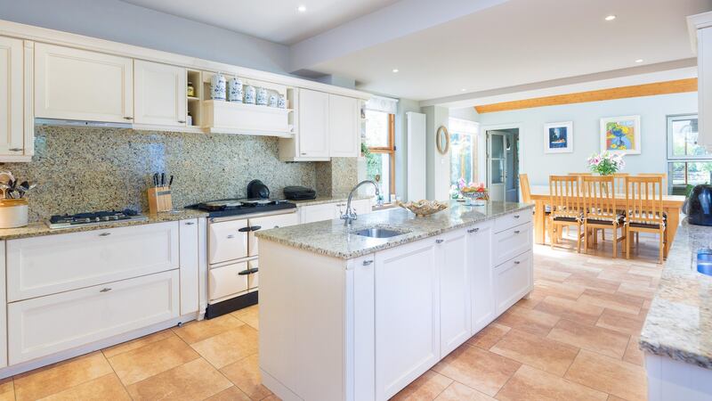 The open kitchen/ breakfastroom.