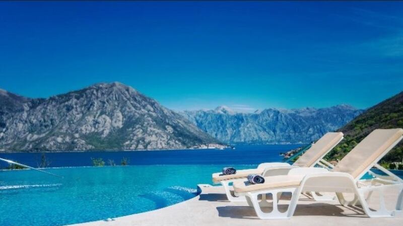 €121,550: Apartment in Monenegro in a gated complex with infinity pool