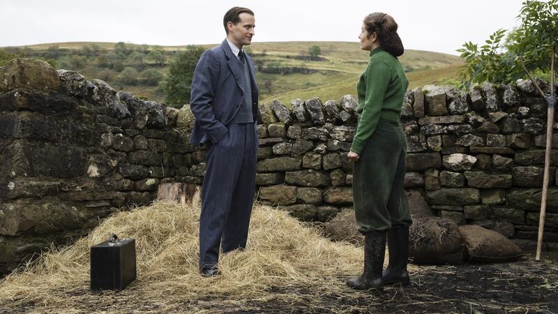 Nicholas Ralph and Rachel Shenton in All Creatures Great and Small