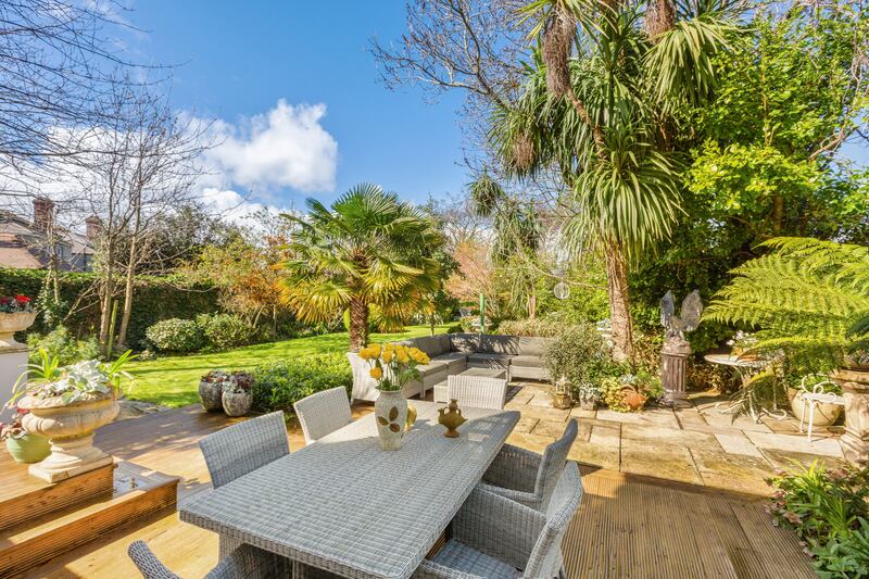 Garden with deck and patio
