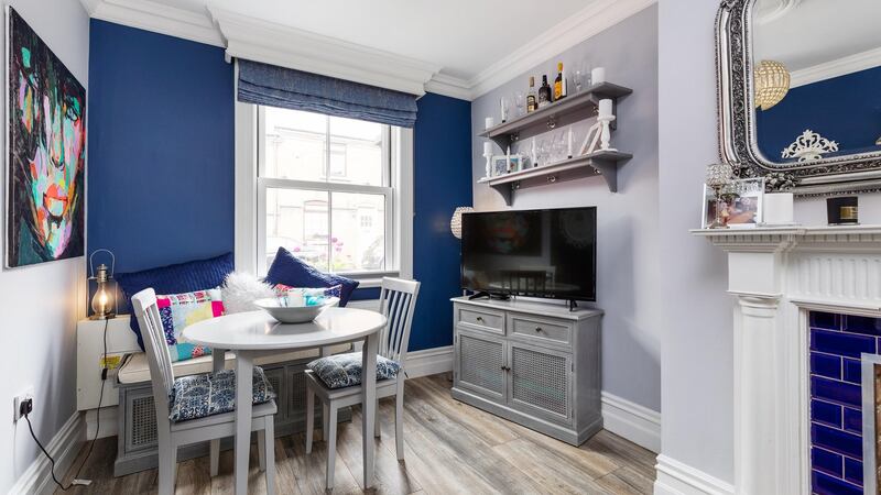 Contrasting mouldings around the wide front window at 16 Aberdeen Street, Stoneybatter