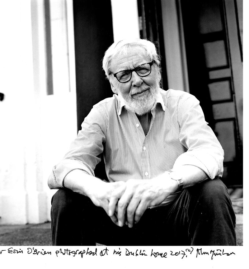 Eoin O’Brien at his Dublin home, 2017. Courtesy of John Minihan.