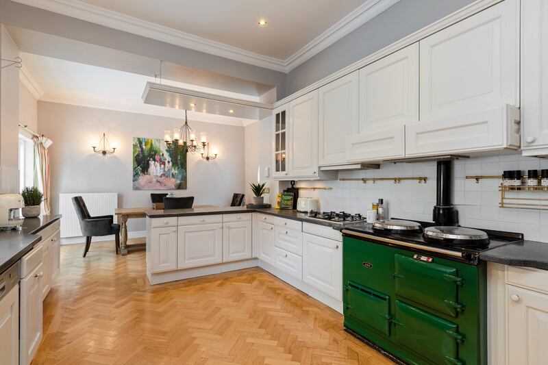 Kitchen and diningroom