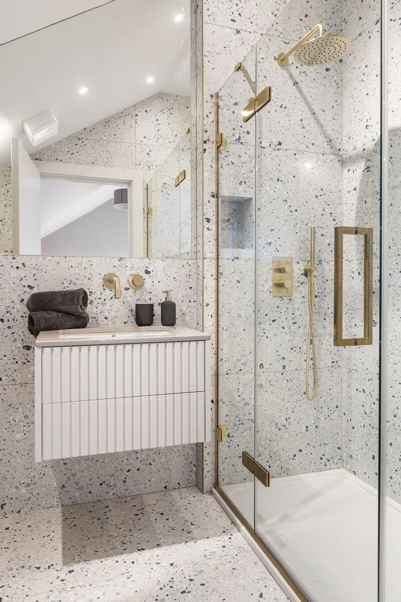 Principal bedroom en suite