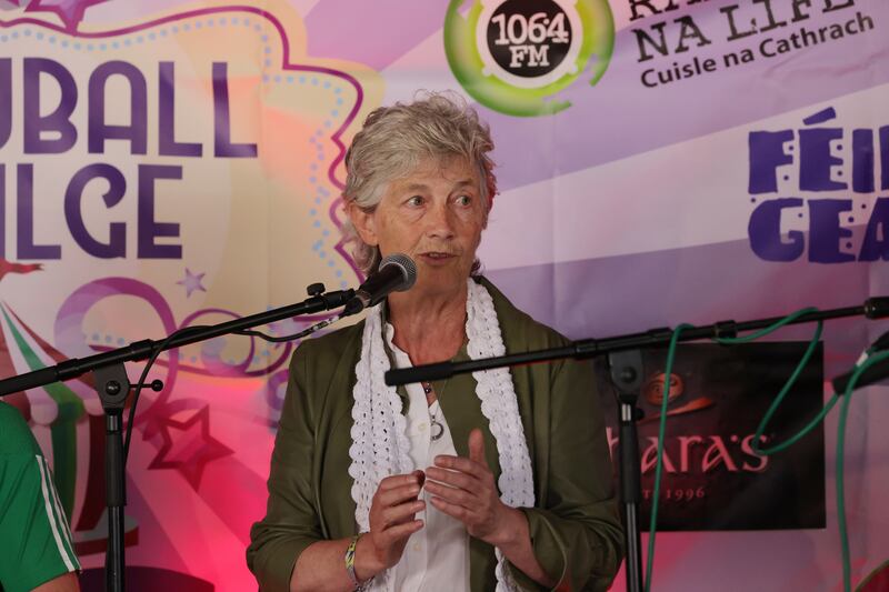 Catherine Connolly: “míchompordach” leis an gcoincheap go bhfuil deighilt “idir cúrsaí ealaíne agus cúrsaí polaitíochta.” 
Grianghraph: Alan Betson
