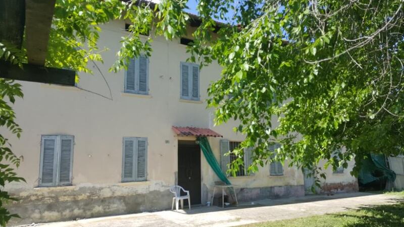 Piedmont: surrounded by vineyards, this house sits on a flat hilltop with views of the countryside and medieval towns