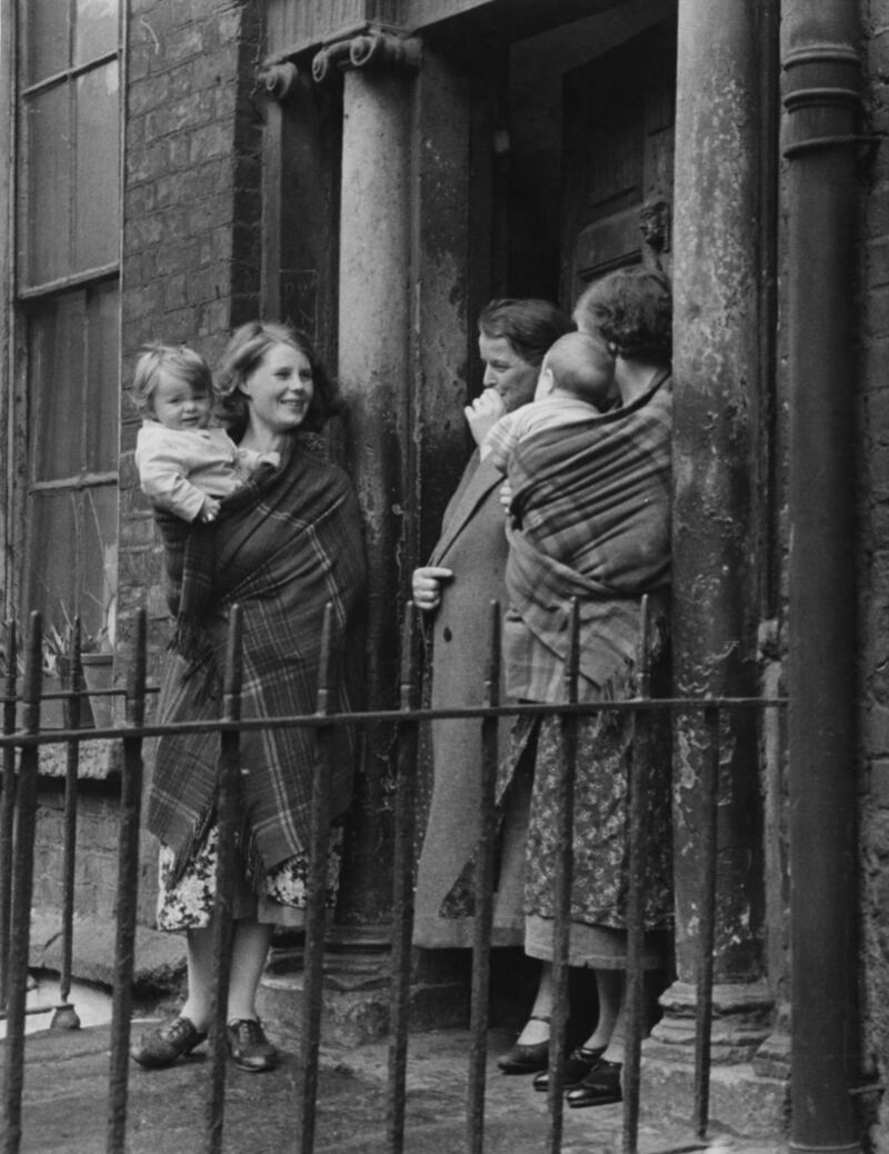 Mothers chatting at the entrance to a tenement building in Dublin, circa 1945. Photo by Picture Post/Hulton Archive/Getty Images
