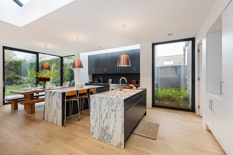 Kitchen and diningroom