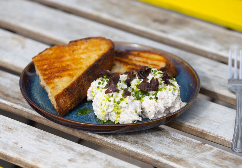 Dingle crab and prawn with a dillisk dressing and grilled sourdough