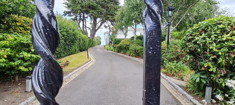 St Kilda, Sandycove Avenue East