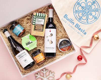 Tá  rogha táirgí Éireannacha ar díol ag Builín Blasta