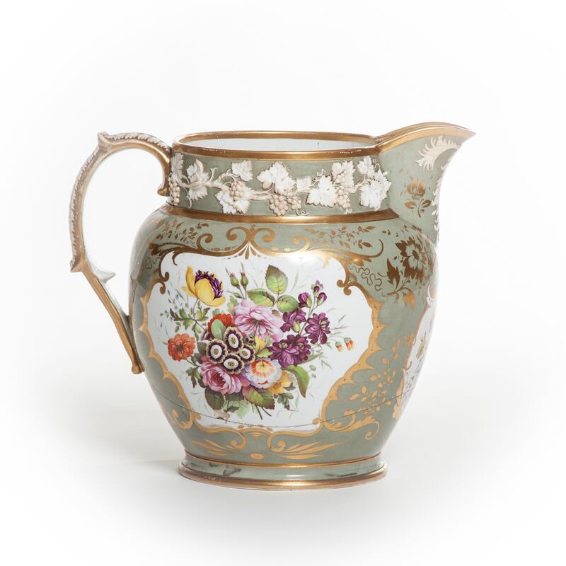 An early 19th-century English porcelain jug, probably Davenport,  once owned by Daniel O’Connell,  is estimated at €2,000-€3,000, despite the jug being cracked.