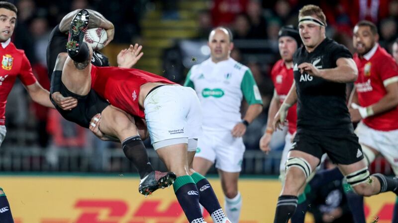 Te’o sends Sonny Bill Williams crashing. Photo: Dan Sheridan/Inpho