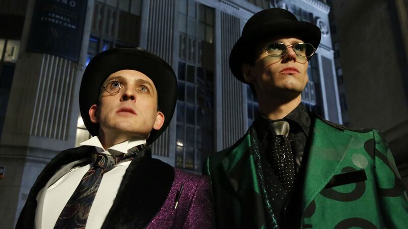 Robin Lord Taylor as the Penguin and Cory Michael Smith as the Riddler in Gotham