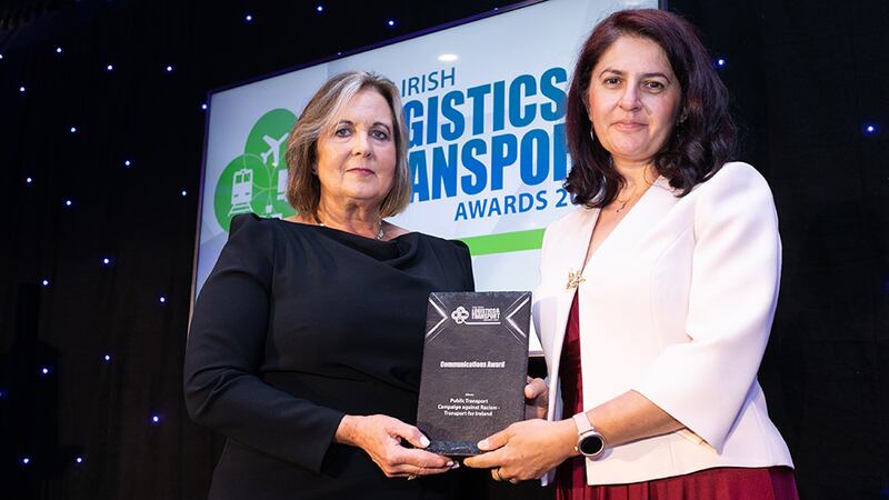 Dr. Jane O’Keeffe, Awards Judge, presents the Communications Award to Dr. Jelena Vlajic, Awards Judge, on behalf of Transport for Ireland.