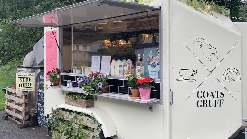 Drive-through coffee, wood-fired sandwiches and pizza at Goat’s Gruff in the scenic Strawberry Beds