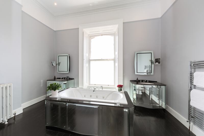 Main bedroom en suite