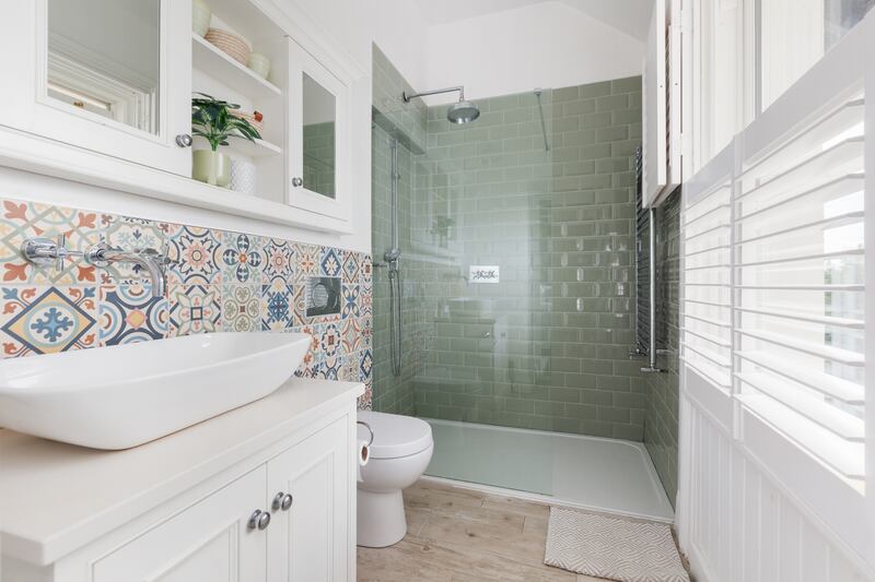 En suite for principal bedroom