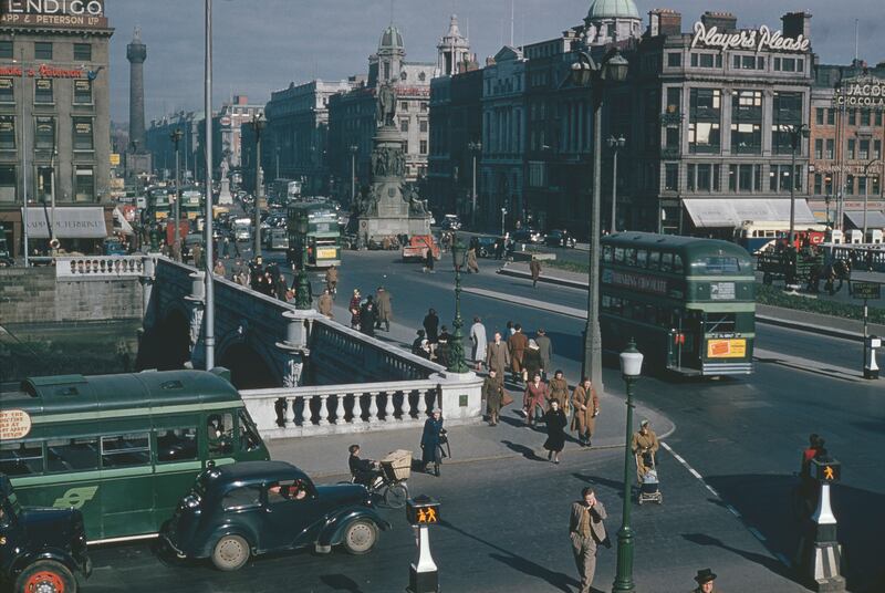 O’Connell Bridge, Dublin, June 1955. Photo by Bert Hardy/Picture Post/Hulton Archive/Getty Images