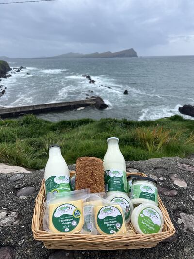 Tá Ciseán na Nollag ar díol ag Mai agus Tomás Ó Bruic i nGaeltacht Chorca Dhuibhne.