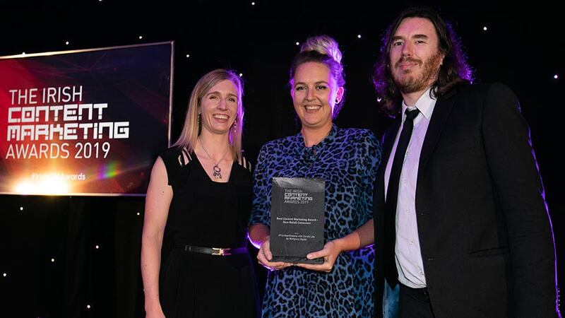 Chelsey Killen, Awards Judge presents the Best Content Marketing Award - Non-Retail Consumer to Michaela Simpson & Joe Griffin, Wolfgang Digital.