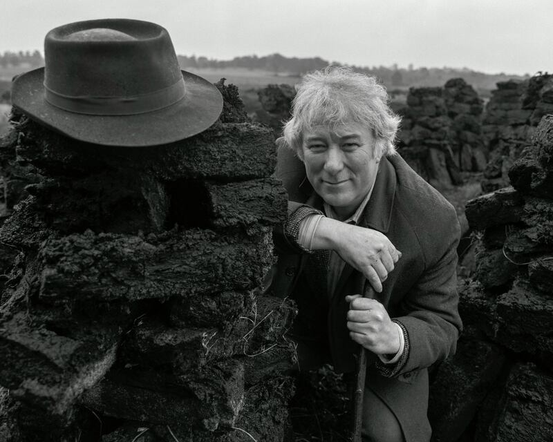 Seamus Heaney: . Photograph:  Bobbie Hanvey / Bobbie Hanvey Photographic Archive JJ Burns Library Boston College