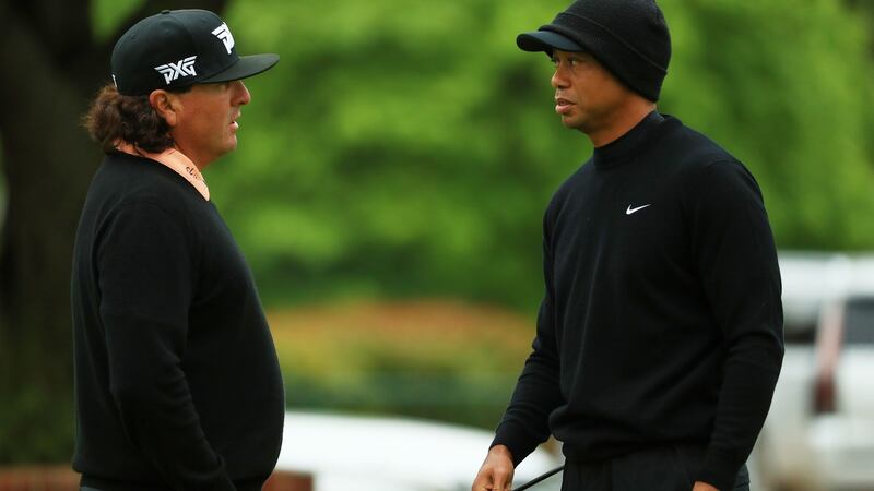 Tiger Woods talks with Pat Perez . Photo: Mike Ehrmann/Getty Images