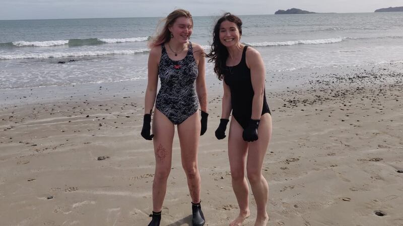 Mary McCarthy with niece Isabel Feeney at Velvet Strand.