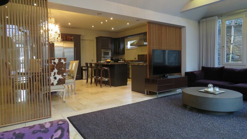 Open plan eat-in kitchen with living area