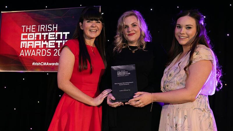 Fionnuala Tohill, Awards Judge presents the Best Content Marketing Award - Retail Consumer to Claire O'Brien & Grainne Harrison, Londis.