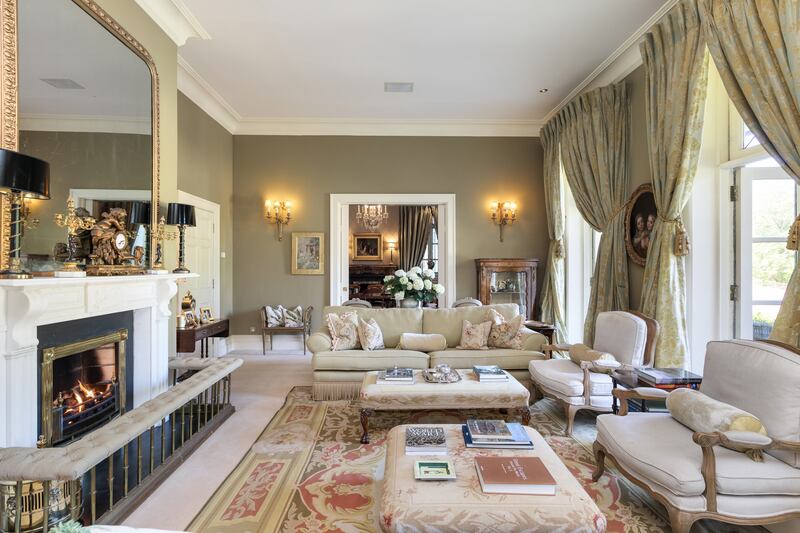 Bridlewood House: Livingroom