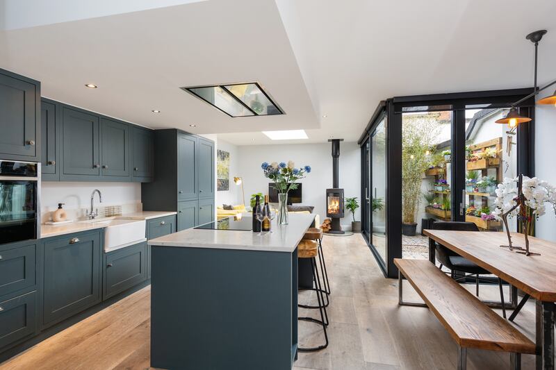 The kitchen has a central island with a flush extractor fan