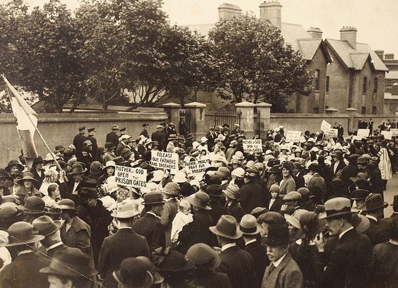 A Cumann na mBan protest outside Mountjoy Prison during the Irish War of Independence. Placards read Mother of God, open the prison gates; Release our Fathers and Brothers; and Mother of Mercy, pray for prisoners.