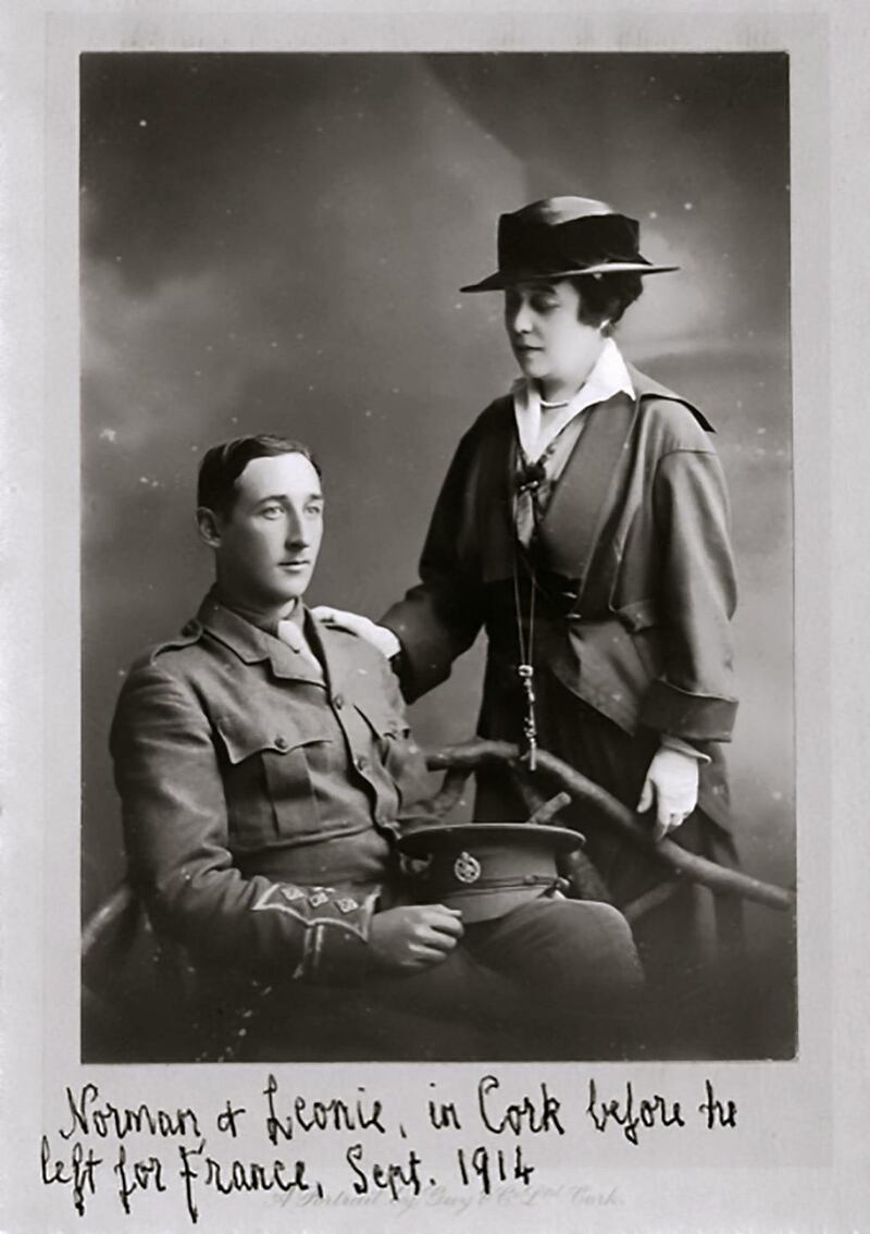 Norman Leslie with his mother before he left for France in 1914