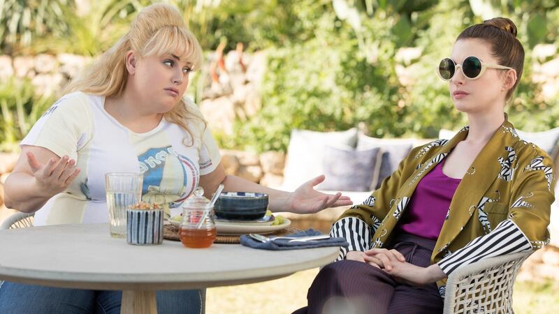 Rebel Wilson and Anne Hathaway in The Hustle