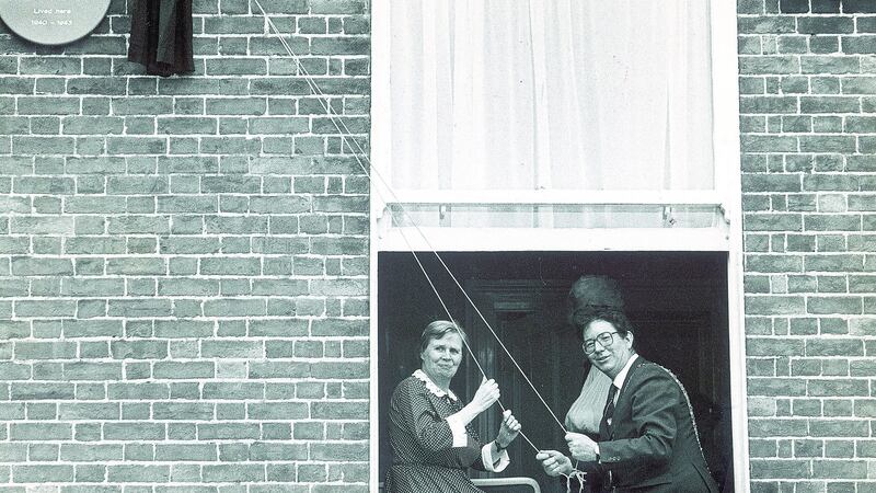 Katherine Kavanagh, widow of the poet Patrick Kavanagh, and the then lord mayor of Dublin, Michael O’Halloran, unveiling a plaque in 1985 at 19 Raglan Road, where the poet used to live. File photograph: Tom Lawlor