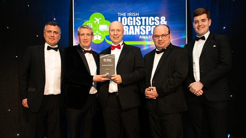 Ciarán Miller, Managing Director, Linde Material Handling Ireland presents the Excellence in Warehousing award to the McCulla Ireland team.