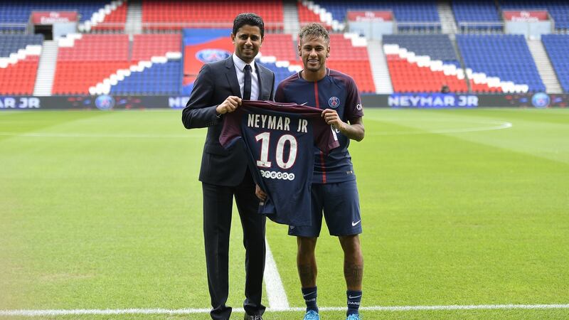 Neymar poses with his new jersey next to PSG president Nasser Al-Khelaifi. Photo: Aurelien Meunier/Getty Images