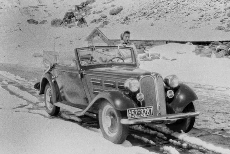 The licence plate on the car indicates it was registered in 1948 in Munich