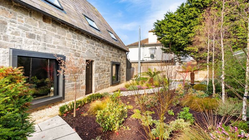 Glandore Mews is bounded on one side by mature yew trees, and has a landscaped garden with multiple New Zealand ferns, acers and patio areas.