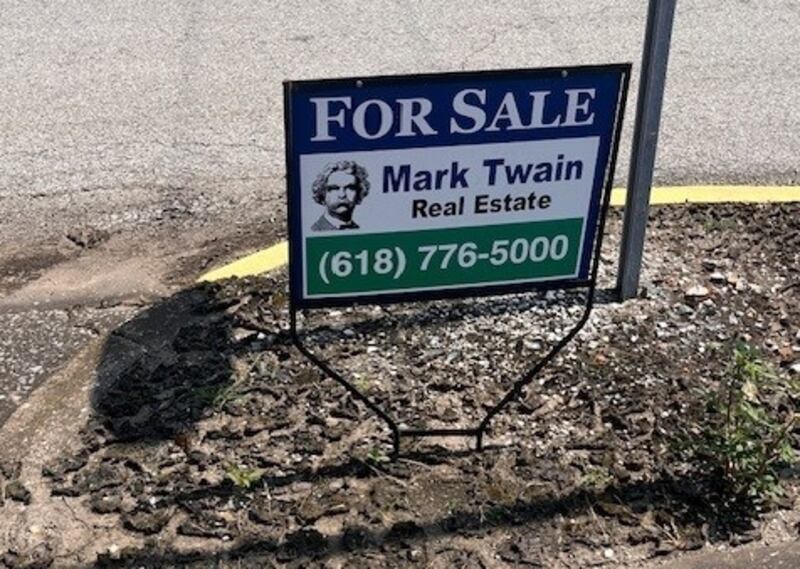 In the midst of rocketing property costs throughout the US, Cairo dwellings cost next to nothing. Commercial lots in nearby towns start at $150,000. In Cairo, they are $5,000