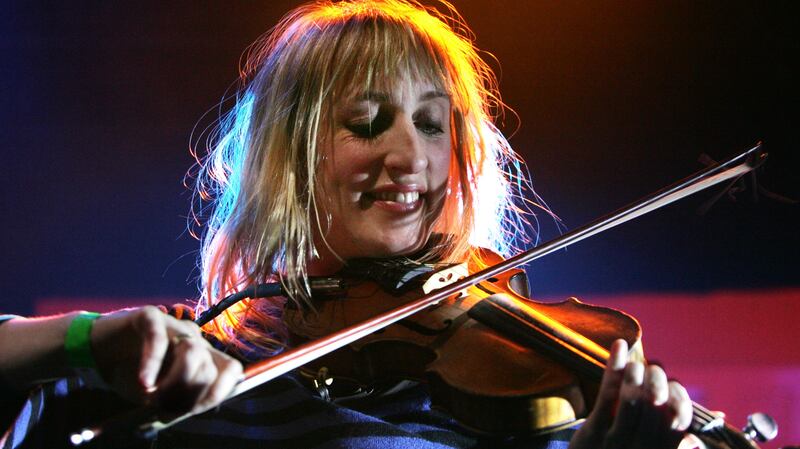 Dee Armstrong of Kila