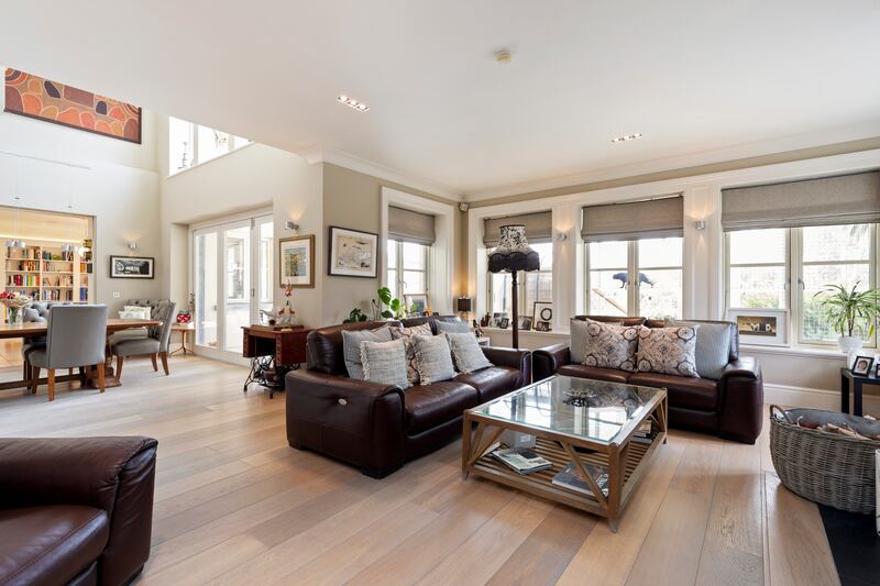 Open-plan family room/diningroom