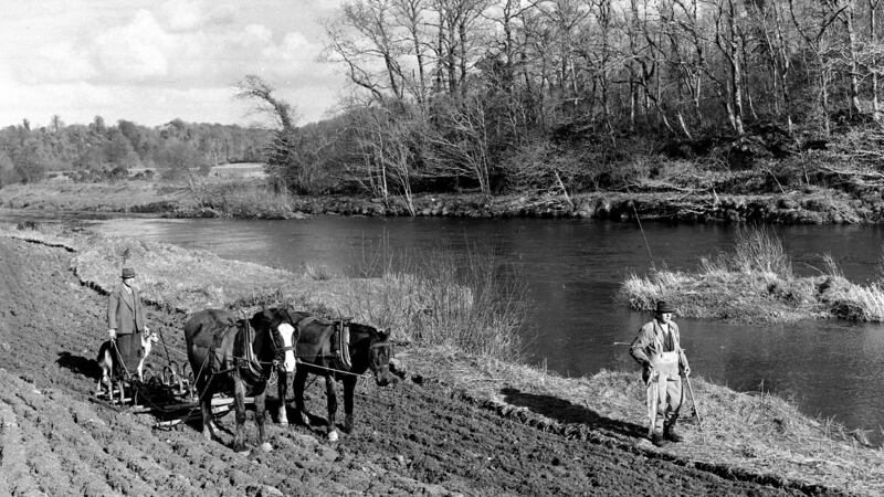 A successful angler passes a ploughman near Macroom in 1953. One of the illlustrations from ‘Salmon on the River Lee’
