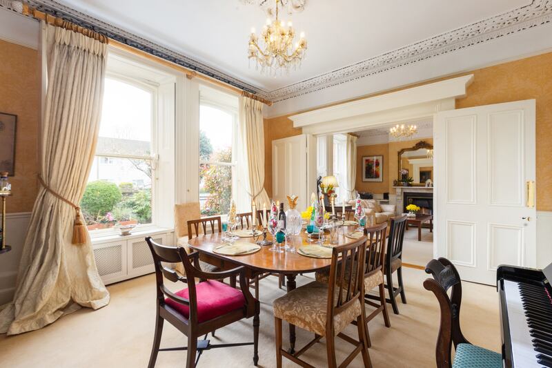 Diningroom with twin sash windows