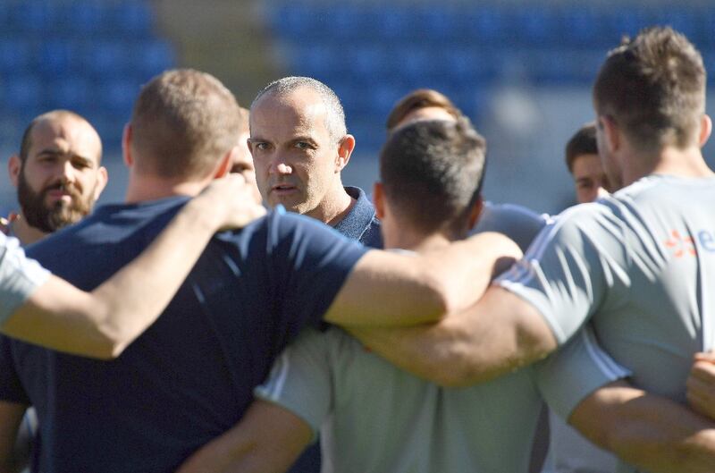 Conor O'Shea talks to his players on the eve of their Six Nations match against Ireland. Photograph: AFP PHOTO