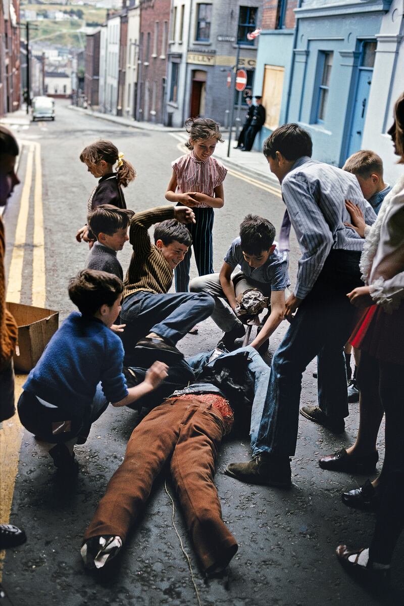 Children prepare an effigy of Lieut Col Robert Lundy in Derry in the 1970s.