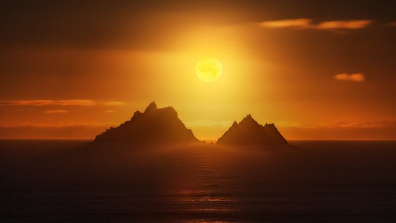 Skellig Michael Under the Harvest Full Moon, by Goran Loncar, shortlisted in Out of this World – Planetary. 'This is a result of multiple exposures blended together in Photoshop. Most of the blend was done on a sky around the Moon from same location. I didn't touch the size and position of the Moon'