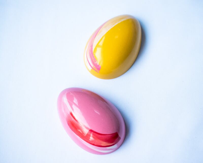 Miniature filled eggs from Praliné Chocolatiers