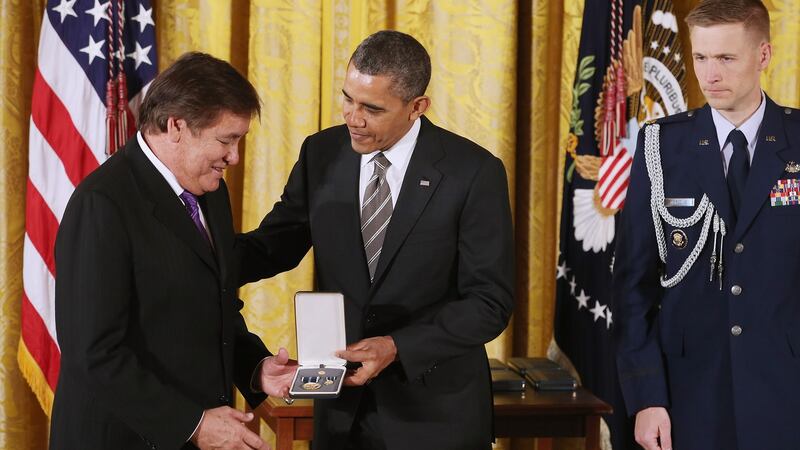 US President Barack Obama presents Running Strong for American Indian Youth founder and Olympian Billy Mills with the 2012 Presidential Citizens Medal. Photo: Chip Somodevilla/Getty Images